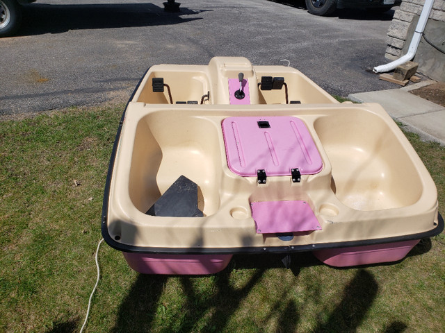 PADDLE BOAT FOR SALE in Canoes, Kayaks & Paddles in Renfrew - Image 3