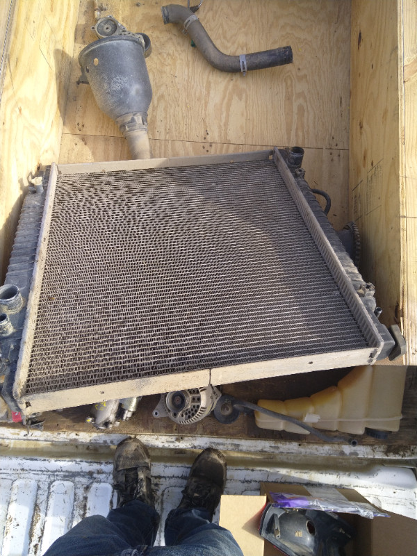 2000 Ford F-250 5.4 2V Super Duty radiator in Other Parts & Accessories in Grande Prairie