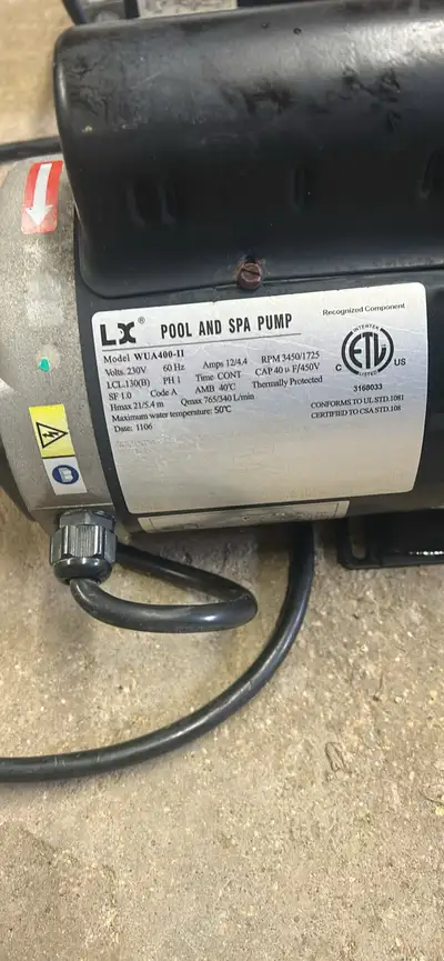 Beachcomber hot tub controller and Canadian Spa Co controller and 2 pumps working for each - 4 total...
