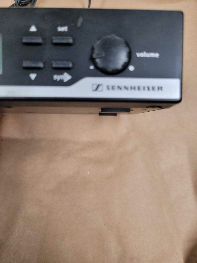 Sennheiser XS wireless transmitter and receiver in Other in Oshawa / Durham Region - Image 3