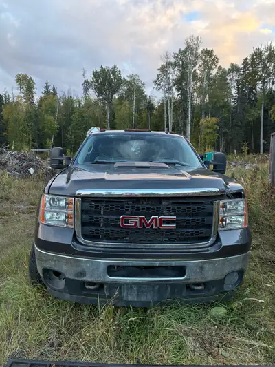 Selling 2011 GMC Sierra with aluminum flatdeck. Truck has low KM and has been a solid work truck. De...