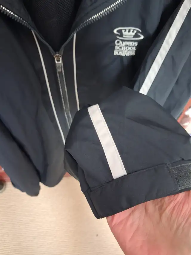 Vintage Queen's School of Business Jacket L in Men's in Kingston - Image 5