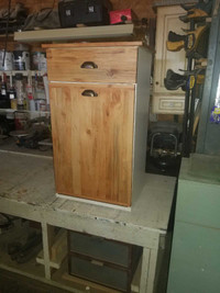 Garbage can cabinet 