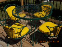 Hauser Table & 4 Chairs