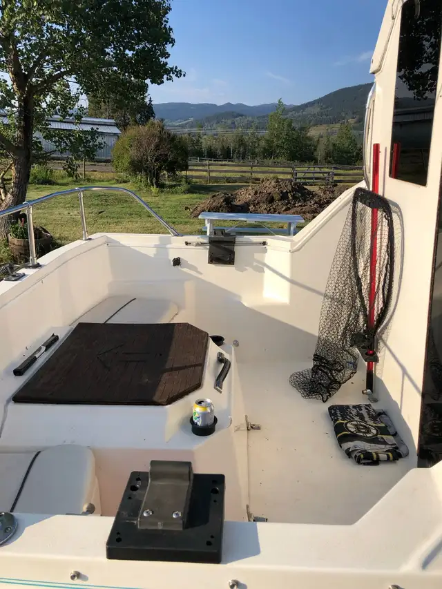 Alaskan Bulkhead 22.5 Cutter Classic REDUCED in Powerboats & Motorboats in Burns Lake - Image 6