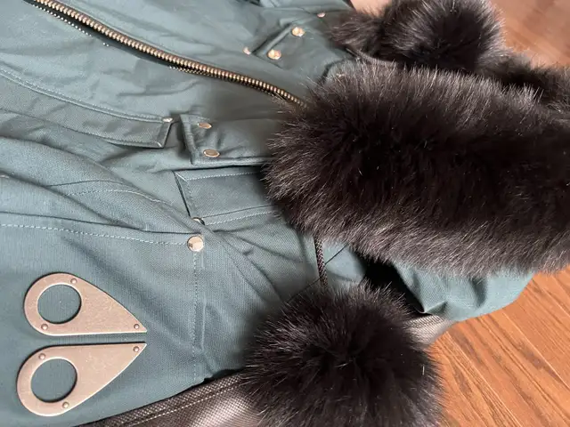 Moose knuckles UNISEX ORIGINAL BOMBER FUR large size in Kids & Youth in Oakville / Halton Region - Image 7