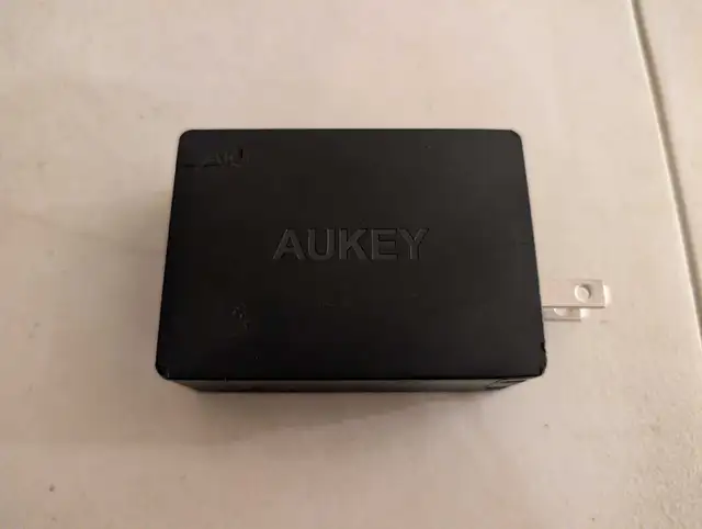 Aukey USB Charger in Cables & Connectors in Markham / York Region - Image 2