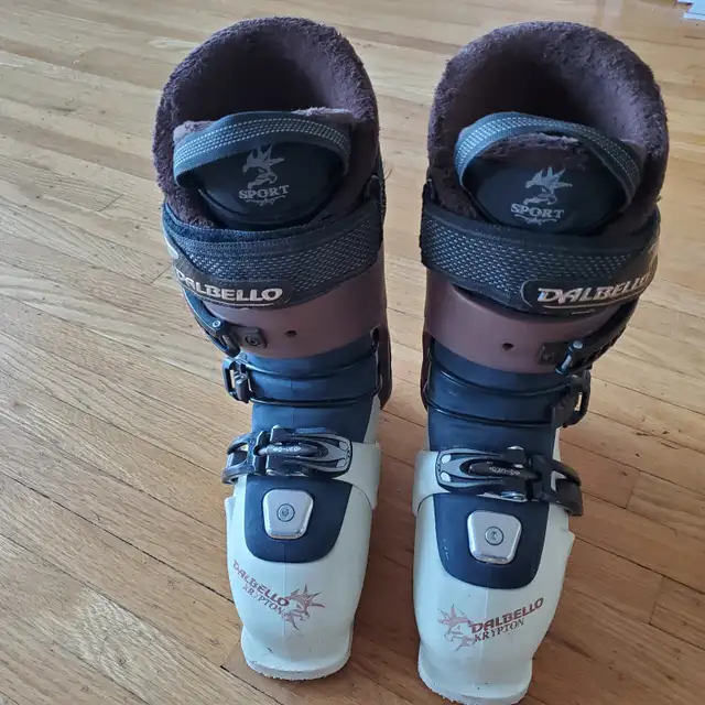 Womens Dalbello Italian Krypton ski boots 266 mm in Ski in Downtown-West End - Image 2