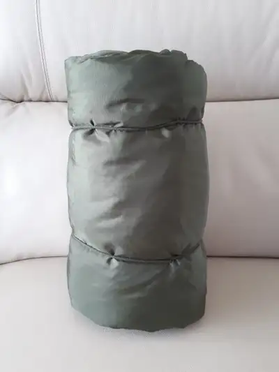SAC DE COUCHAGE COULEUR : VERT COMME NEUF VOIR MES AUTRES ANNONCES