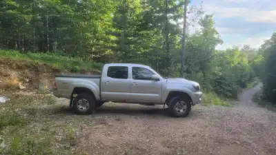 2009 Toyota Tacoma SR5 TRD Sport Double Cab 6-Speed Manual 335,000km Price: $6800 Drivetrain: 4.0 V6...
