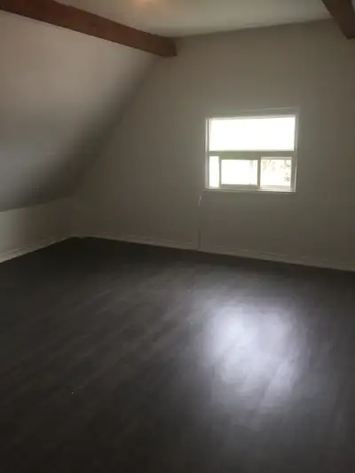 2 Bedroom Apartment with Parking in Heart of Stouffville