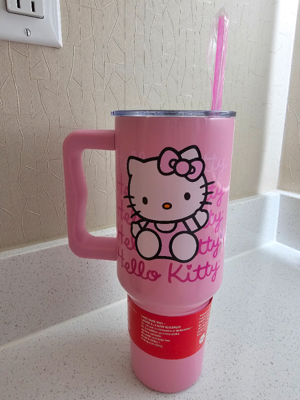 NEW Hello Kitty Pink Gradient 40oz Tumbler with Handle & Straw in Kitchen & Dining Wares in Markham / York Region - Image 2
