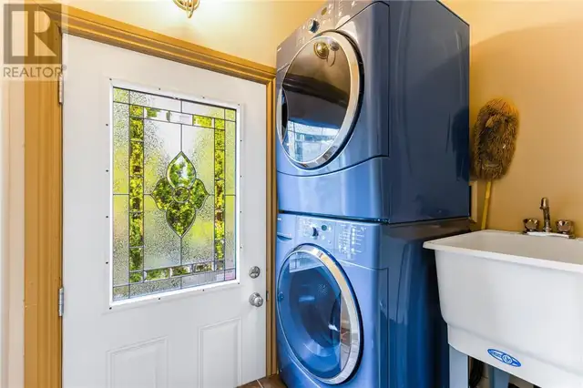 Beautifully renovated house-286 Eyre St, Sudbury in Long Term Rentals in Sudbury - Image 9