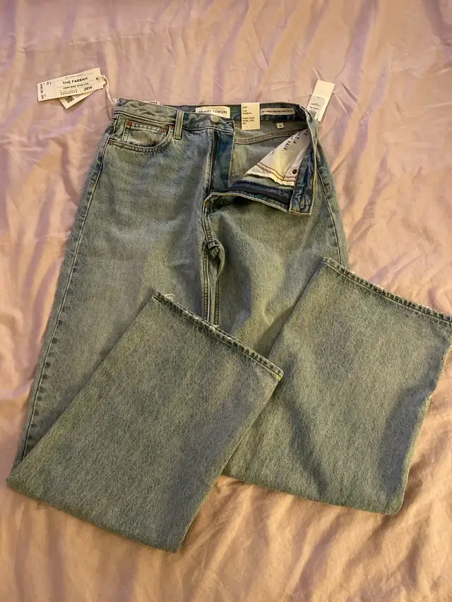 Aritzia Denim Forum  Brand New The Farrah Women’s Jeans 28W/32L in Women's - Bottoms in Mississauga / Peel Region - Image 2