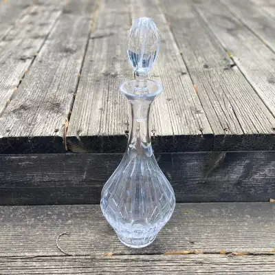 Add a touch of drama to your table, bar or sideboard with this elegant long-necked cut crystal (or g...