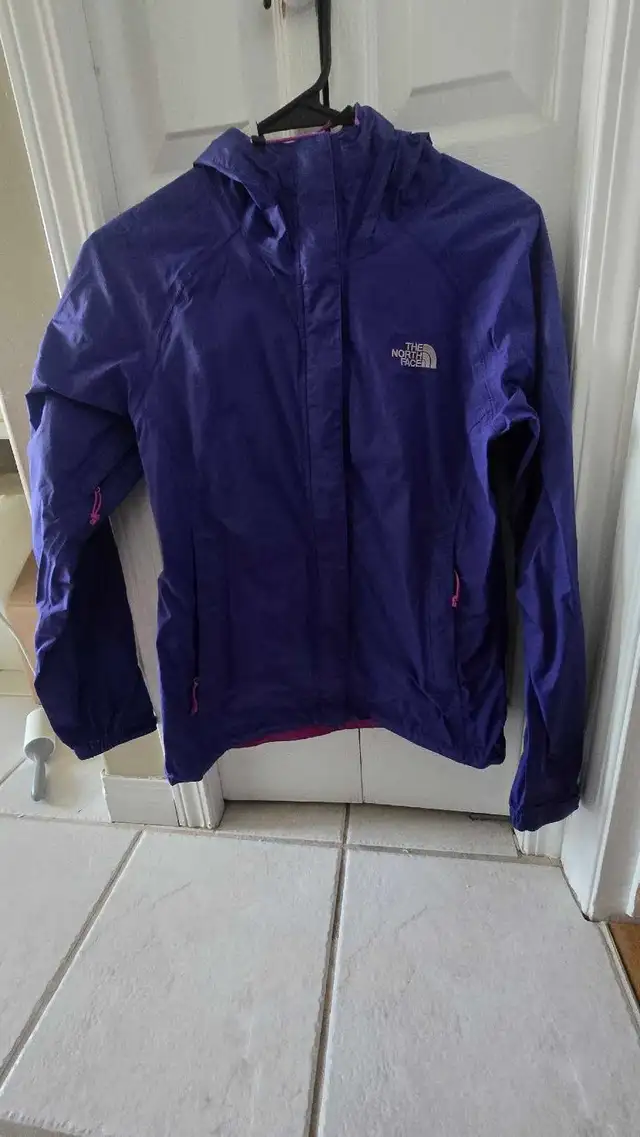 The North Face Jacket in Women's - Tops & Outerwear in Edmonton - Image 2