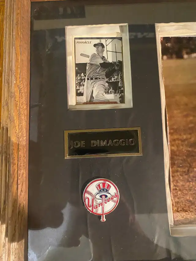 Vintage Joe DiMaggio Autographed Photo Display63347539975043122