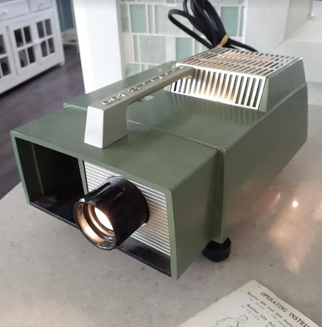 Vintage Realist 400 Slide Projector Model 3113 - works! in Arts & Collectibles in Markham / York Region - Image 3