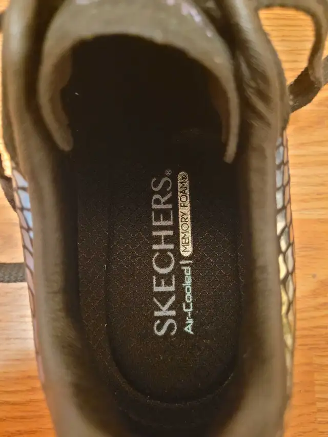 New Women's Skechers Cordova Mirrored brights athletic shoes in Women's - Shoes in Calgary - Image 9