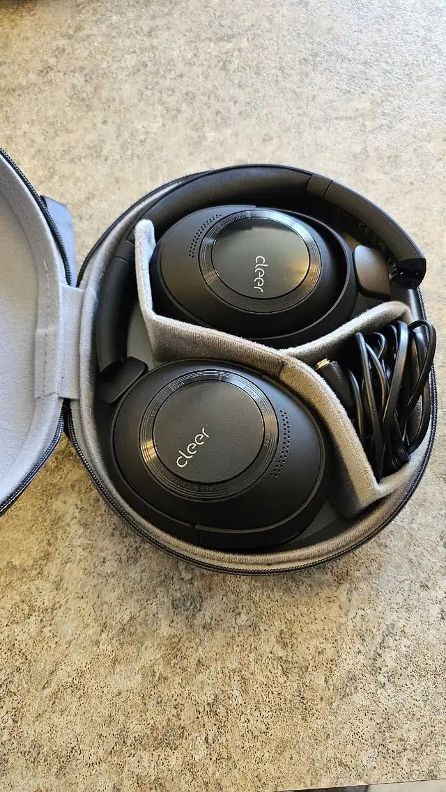 cleer alpha headphones noise canceling  in Headphones in Edmonton - Image 5