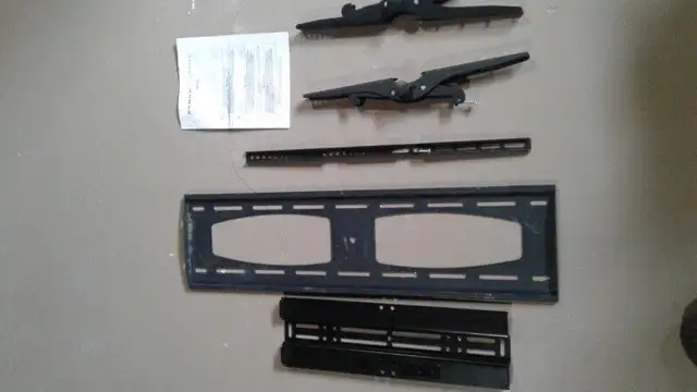 Wall mount TV supports, $25 each. in General Electronics in Markham / York Region - Image 2