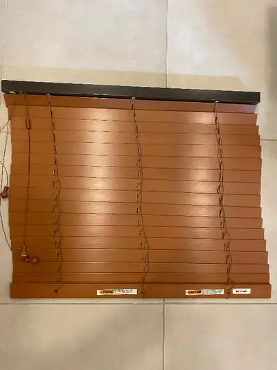 Hunter Douglas faux wood shutter blinds good for cottage or apartment. Colour: faux wood brown. 36 1...
