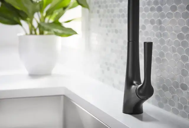 New Kohler Kitchen Sink Faucet - Touchless on/off operation in Plumbing, Sinks, Toilets & Showers in Moncton - Image 4