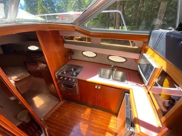 Open to offers or Trades 1987 Bayliner 3460 in Powerboats & Motorboats in Comox / Courtenay / Cumberland - Image 5