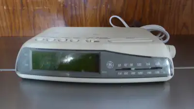 GE FM/AM Electronic Digital Clock Radio, View more