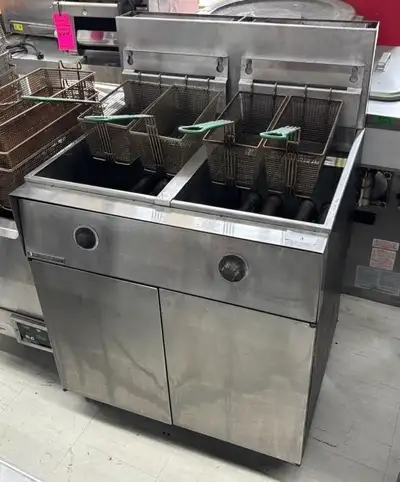 Selling a commercial Moffat Double Deep Fryer, Model MV14-2S. This is a split-pot (twin tank) gas fr...