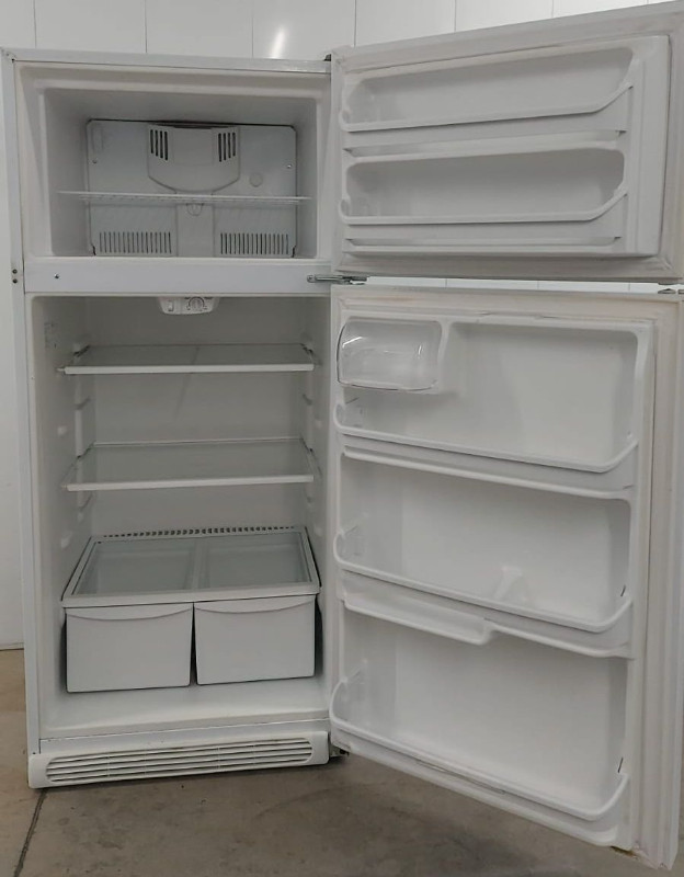 WHITE WESTINGHOUSE FRIDGE by ELECTROLUX (Reversible Doors) in Refrigerators in London - Image 2