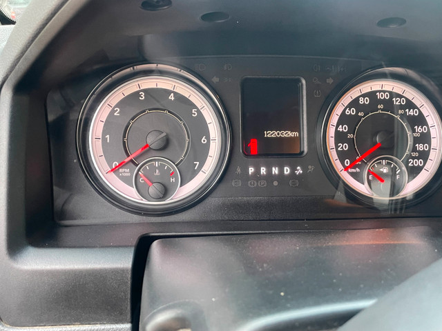 2017 Ram 1500 5.7l Hemi Quad Cab in Cars & Trucks in Edmonton - Image 4