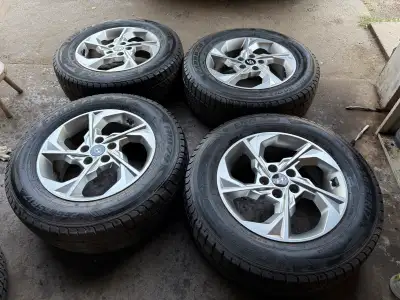 STILL AVAILABLE Came off Hyundai Tucson 2024,Bolt pattern 5x114.3 Size 235/65/17,DOT 3524,Center bor...