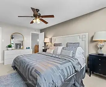 GRAND KING SIZE HEADBOARD - TUFTED MODERN CLASS - EXCELLENT COND, View more