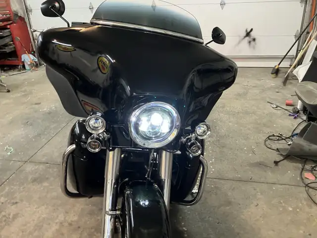 PRICE DROP.     Custom HarleyRod bagger all new parts in Touring in Winnipeg - Image 3