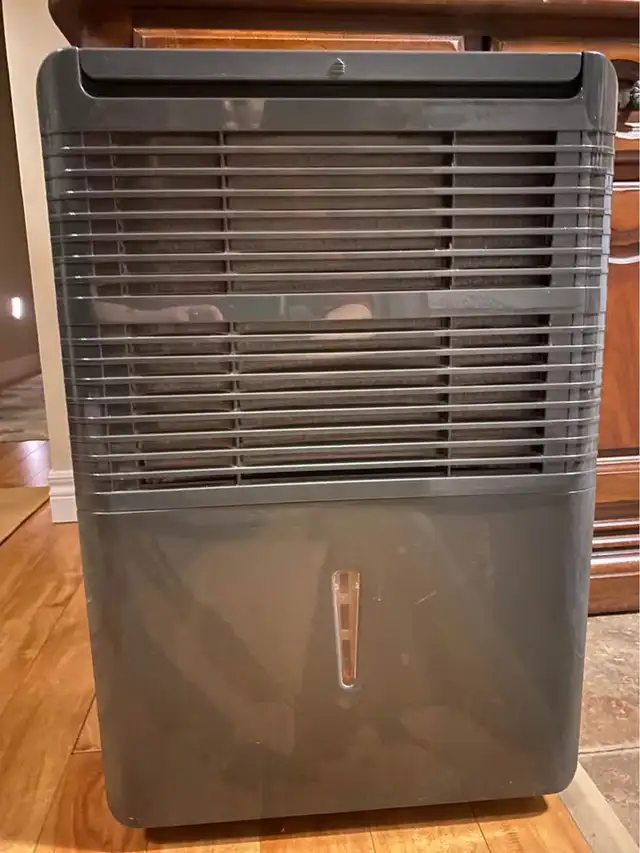 Danby premier dehumidifier 70 pint in Heaters, Humidifiers & Dehumidifiers in Kitchener / Waterloo - Image 2