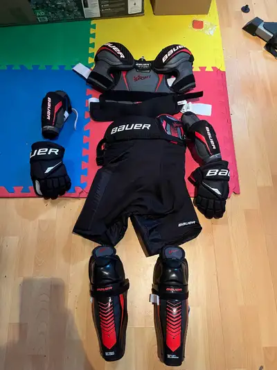 youth hockey equipment (7-10 yo), View more