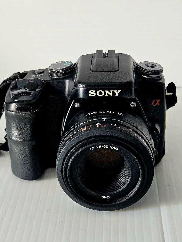 Sony Alpha  A100 10..2 MP  DSLR Camara W 50mm F/ 1.8 Lens  dans Appareils photo et caméras  à Ville de Montréal - Image 3