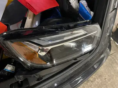 only crack you can see in picture but still work. Pick up in Scarborough