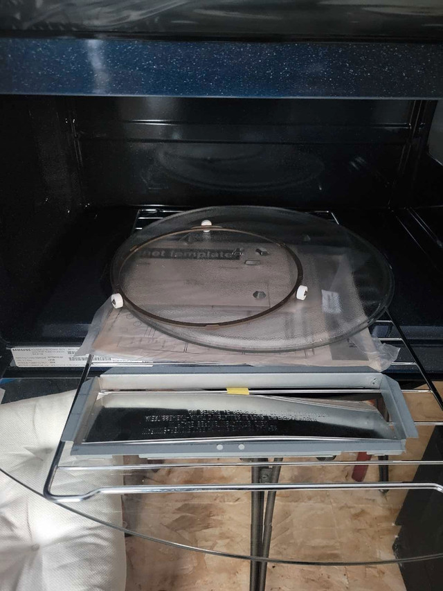 over the range microwave brand new in Microwaves & Cookers in Strathcona County - Image 3