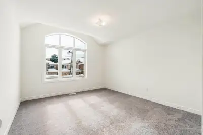 Bright room in a new house in innisfil