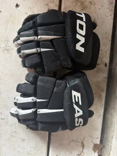 Easton kids hockey gloves, View more