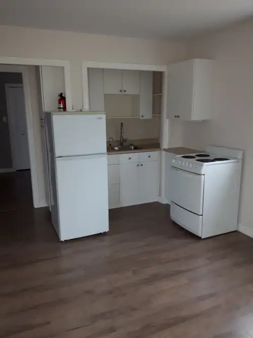 Comfortable one bedroom in-law suite in private home. Unfurnished . Quiet location, private entrance...