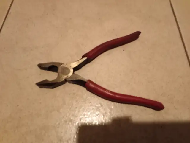 Electrician pliers62863739474177121