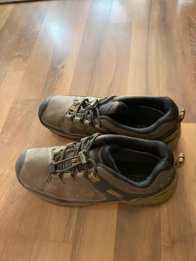 Keen hiking shoes size 5 youth, View more