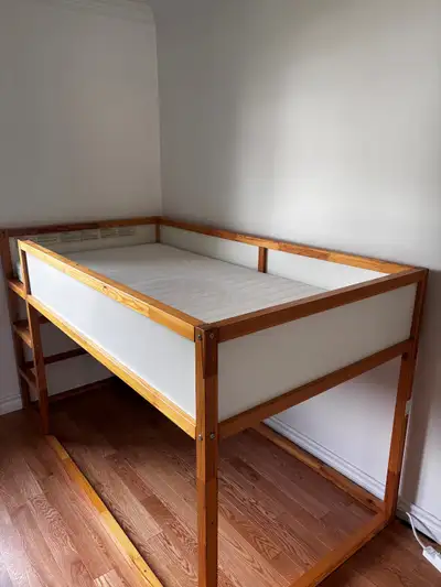 Lit IKEA pour enfant à étage, View more