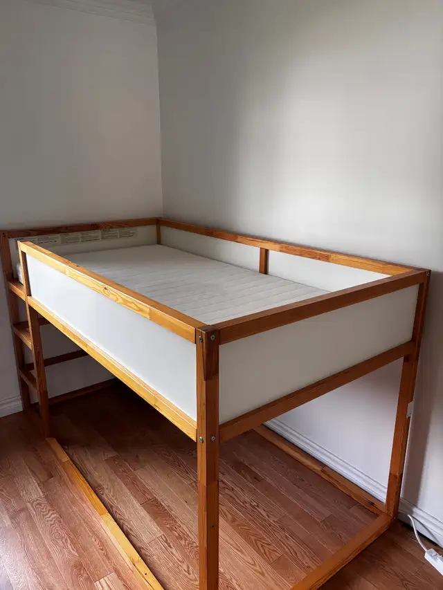 Lit IKEA pour enfant à étage in Beds & Mattresses in Laval / North Shore - Image 2