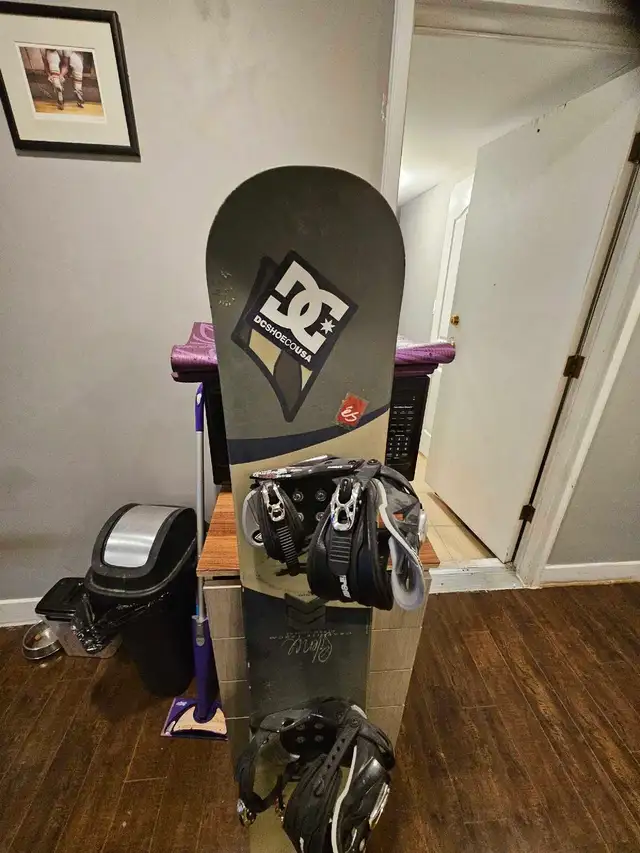 Snowboard and bindings in Snowboard in Delta/Surrey/Langley - Image 9
