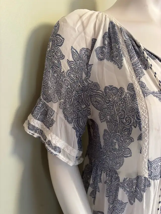 XS Sheer Cover up/Dress by Nile in Women's - Dresses & Skirts in Kitchener / Waterloo - Image 4