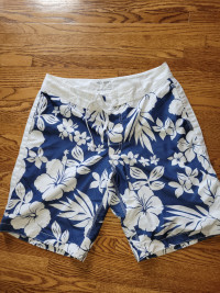 Boys Swimwear 3 Trunks and 2 Rashguards - Size M